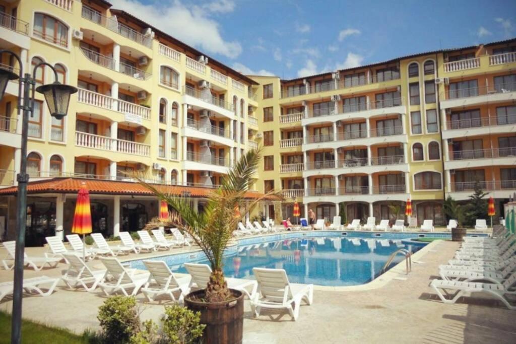 Уютные Апартаменты С Бассейном У Моря В Г. Солнечный Берег Sunny Beach Esterno foto